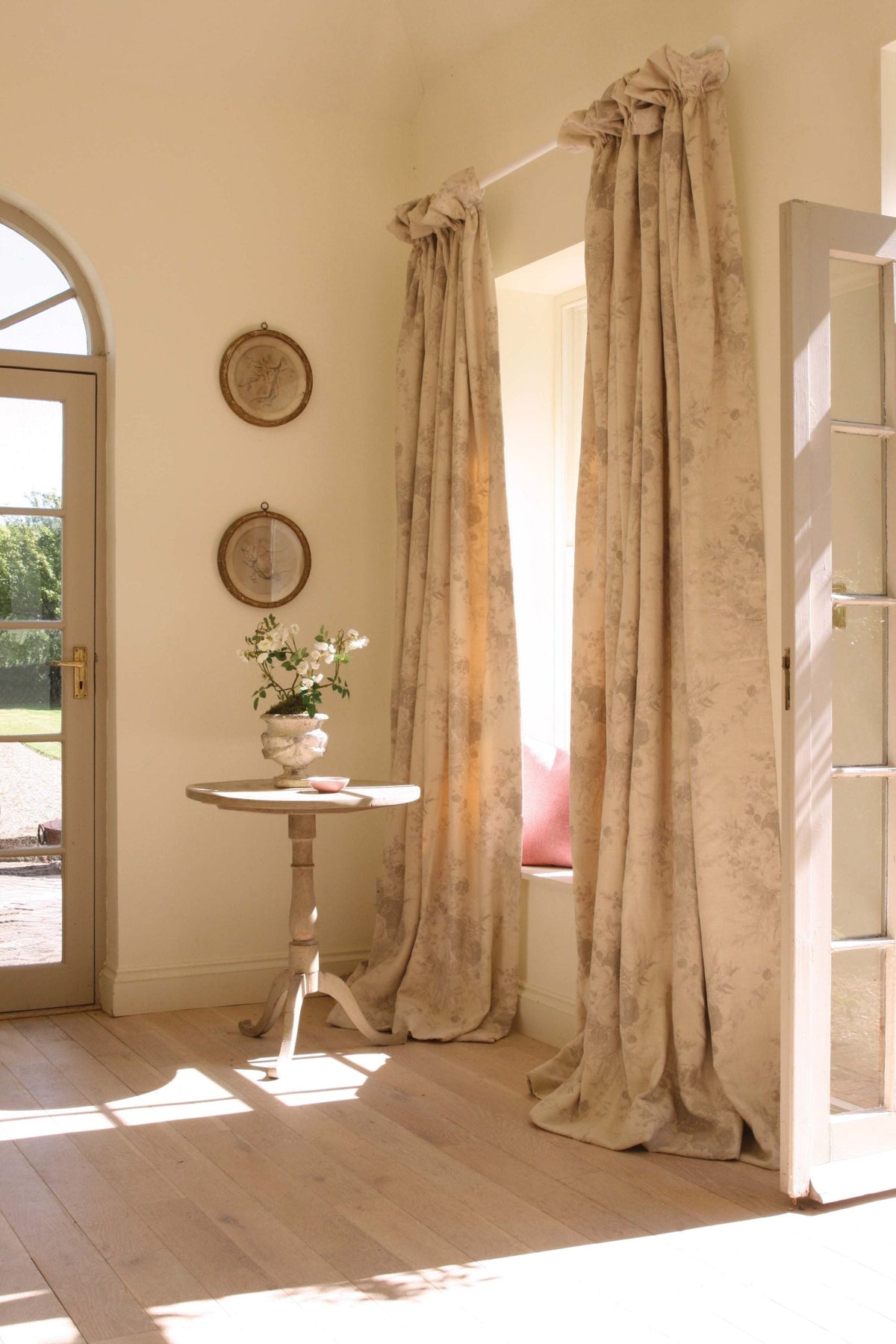 Kate Forman Roses Oyster Made to Measure Roman Blinds – image 3