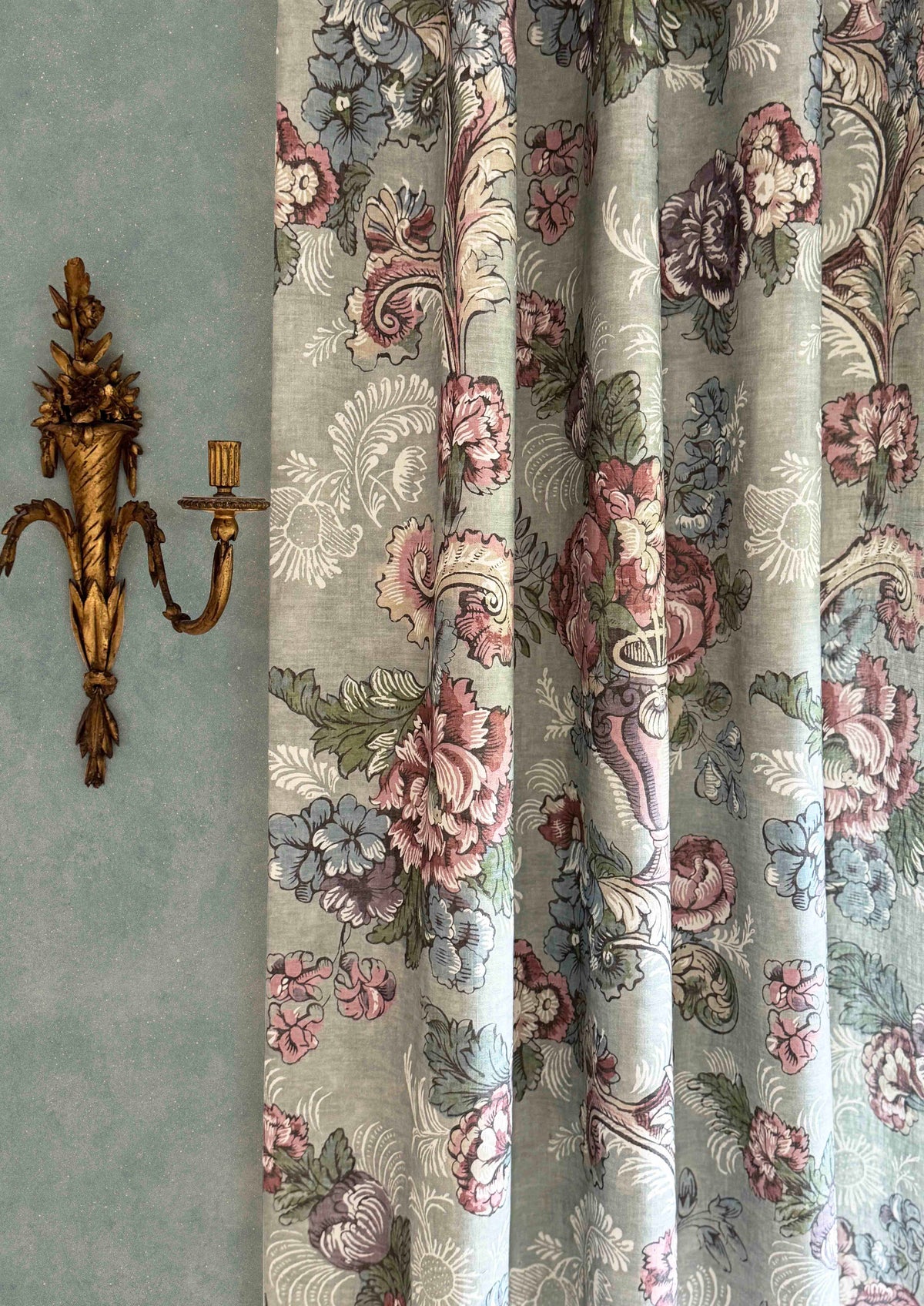 Lewis & Wood Georgia Document Made to Measure Roman Blinds – lifestyle photograph