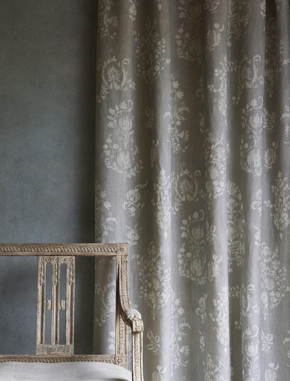 Lewis & Wood Sicilia Pewter Made to Measure Roman Blinds – lifestyle photograph