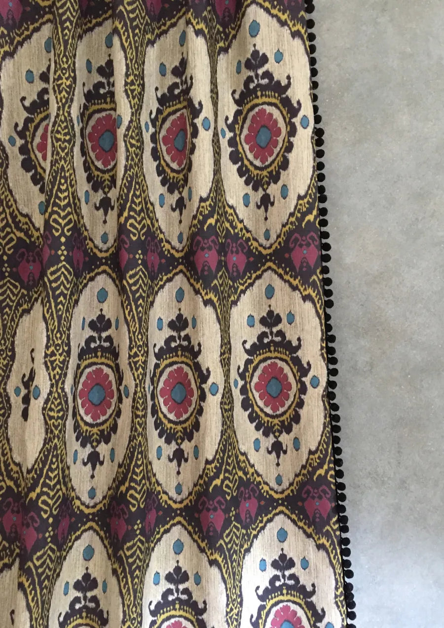 Lewis & Wood Bukhara Byzantium Made to Measure Roman Blinds – lifestyle photograph