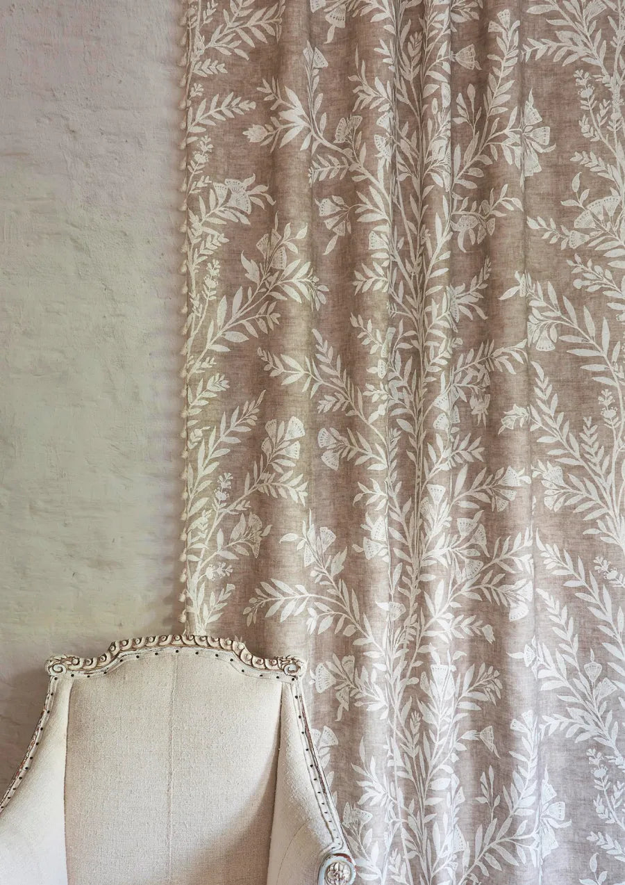 Lewis & Wood Fan Flower Plaster Made to Measure Roman Blinds – lifestyle photograph