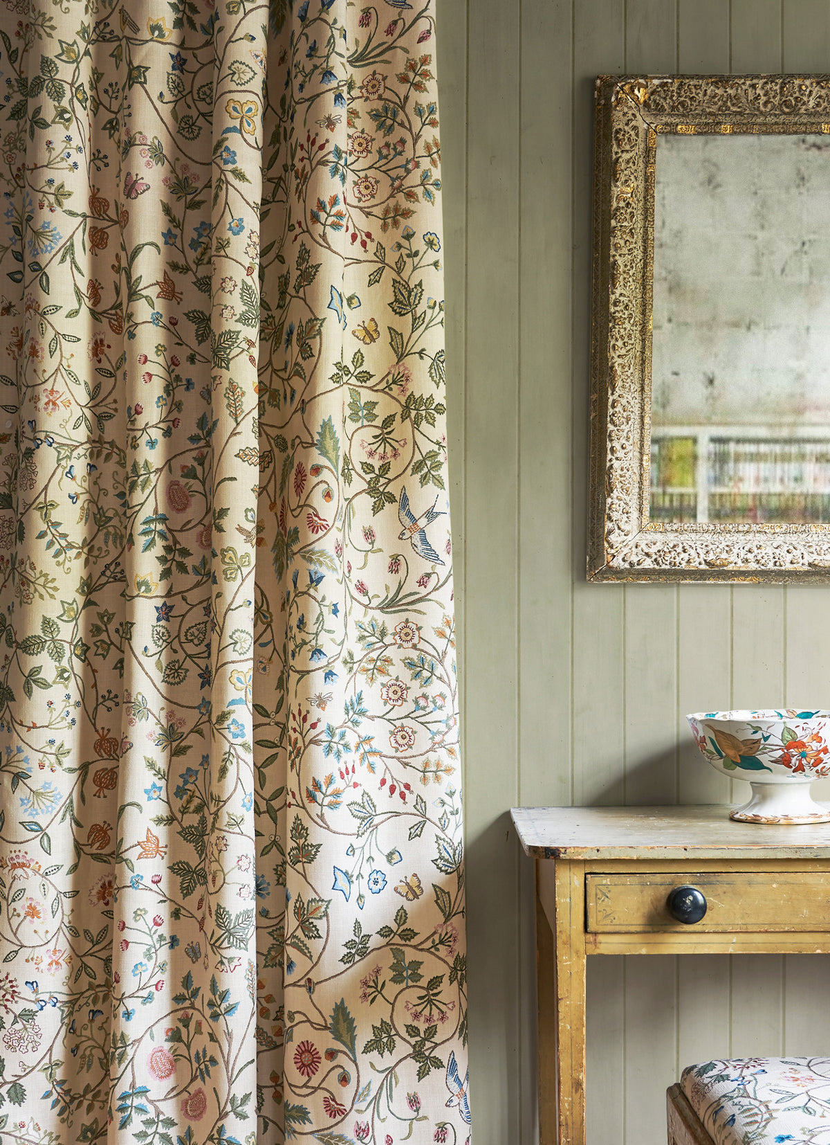 Lewis & Wood Windrush Classic Made to Measure Roman Blinds – lifestyle photograph